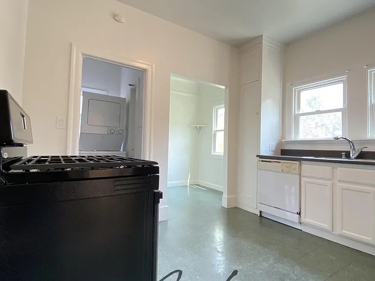 1147 Virginia St — Photo 10