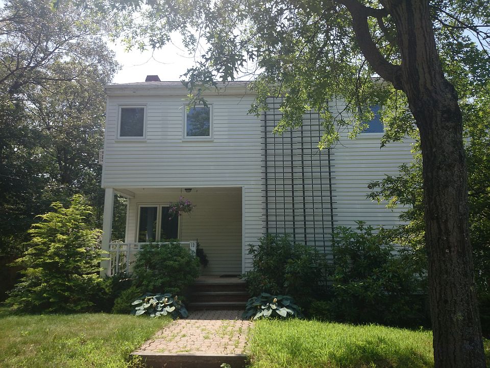 2nd image of 19 Hackensack Cir