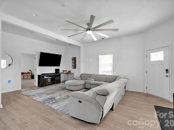 5th image of 512 S 12th St