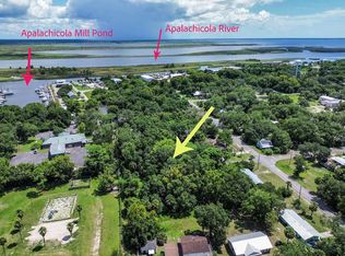 254 8th St, Apalachicola, FL 32320