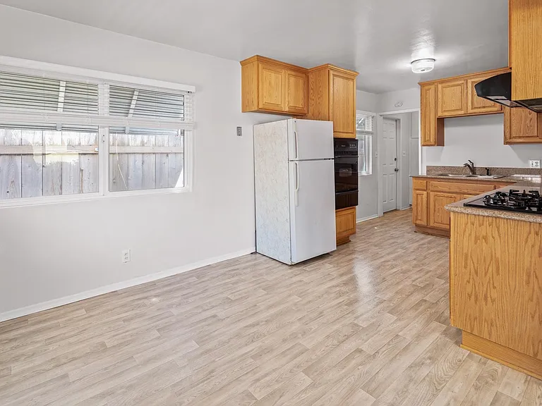 262 B Ave — Photo 8