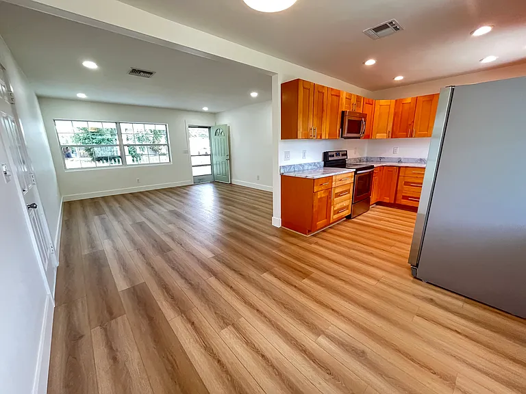 13614 Croft Dr N — Photo 10