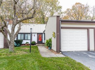 35 Briarwood Ln, Indian Head Park, IL 60525