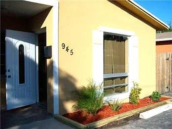 1st image of 946 SW 16th St