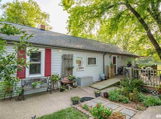 121 N McArthur Dr, North Pekin, IL 61554