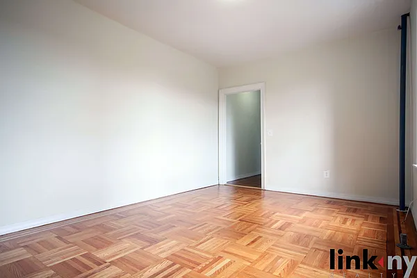 Rented by Link NY Realty | media 4