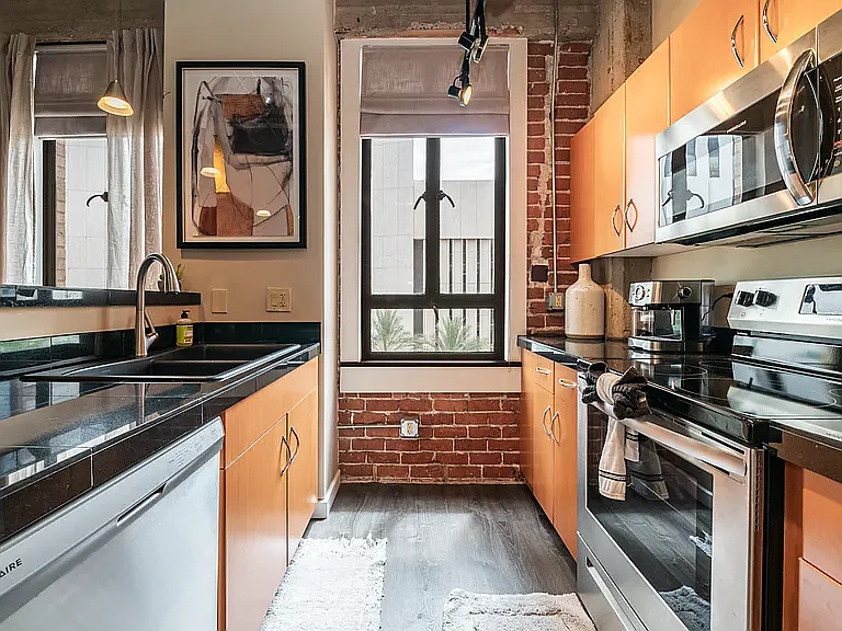 114 W Adams St #503 — Photo 7