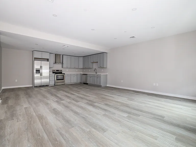 500 Commerce St #203 — Photo 8