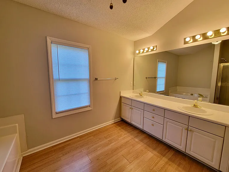 709 Cattail Cir — Photo 13