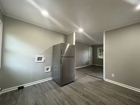 3rd image of 416 Willow St #A