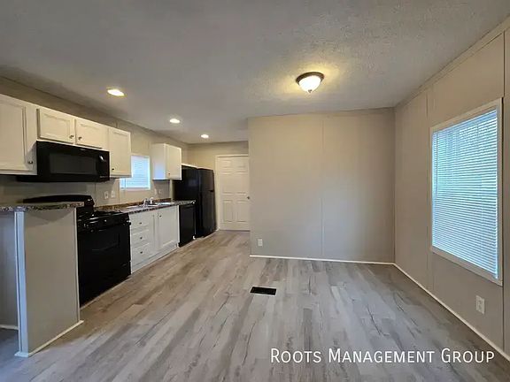 3rd image of 37 Eagle Dr #37