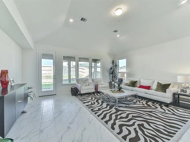 25206 Farmdale Ln — Photo 5