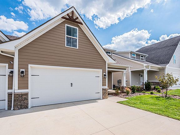 3rd image of 547 Providence Ct