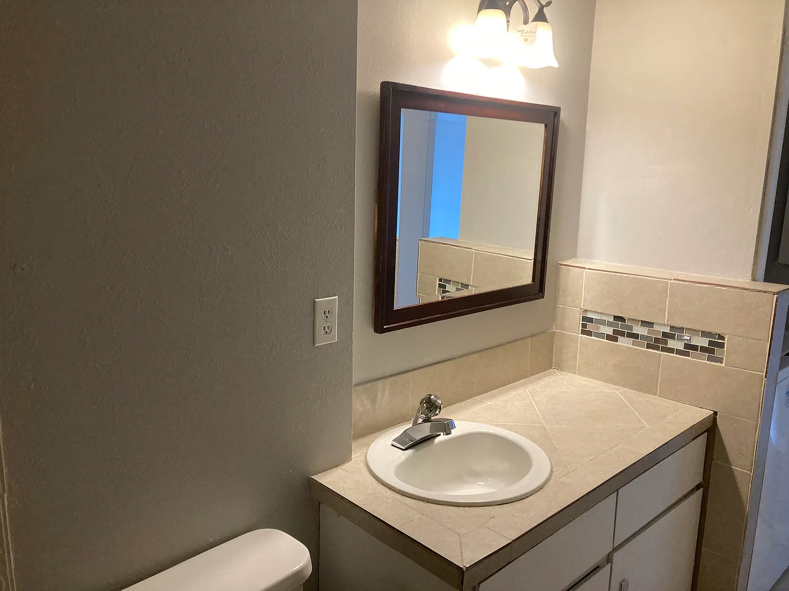 1708 Sawyer Way — Photo 2