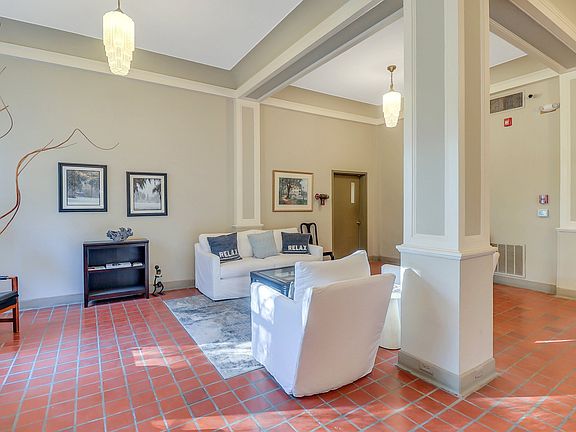 3rd image of 106 W Gwinnett St Unit 2A