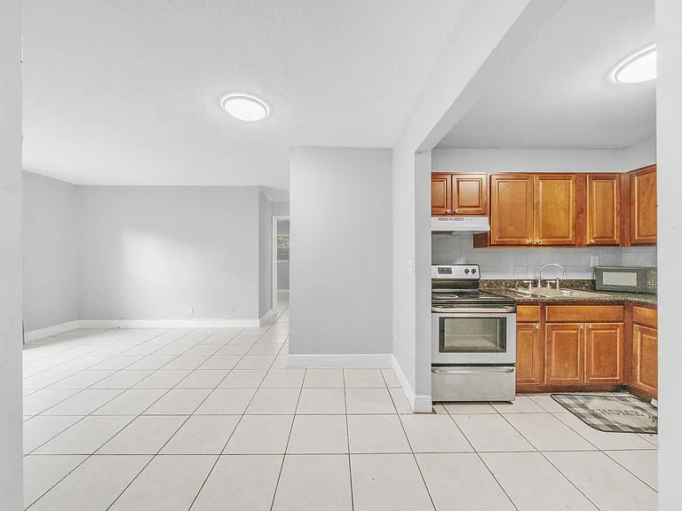 626 SW 14th Ave #108 — Photo 5