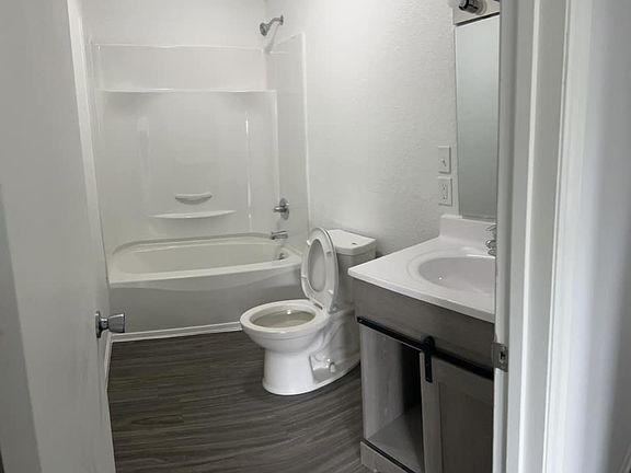 4th image of 302 13th Ave #1