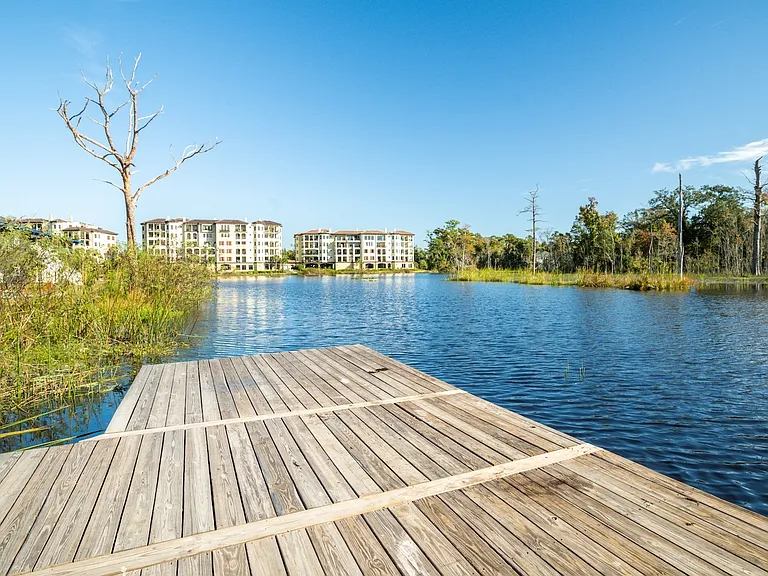 Mandarin Bay Apartments - Dock Views