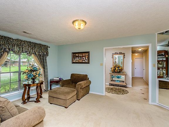5th image of 2913 Sugar Wood Dr