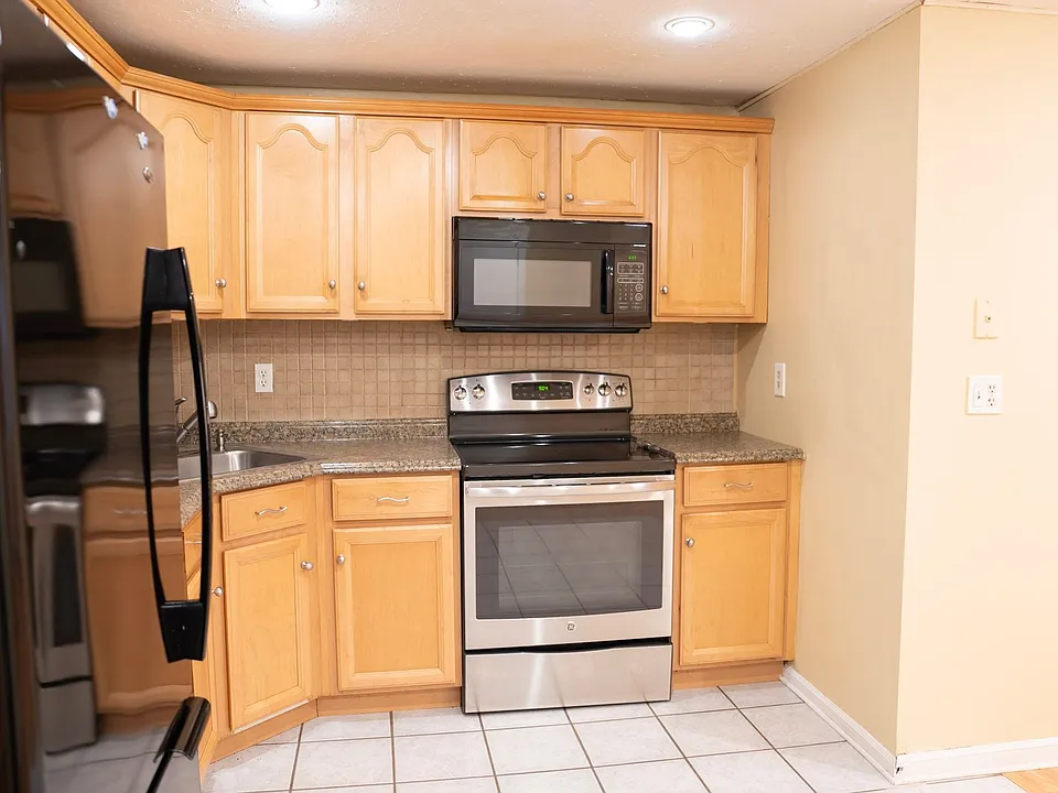 904 Elmwood Dr #MAIN