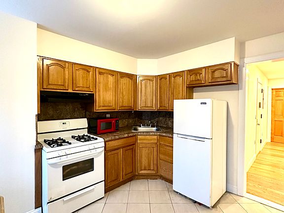 4th image of 1205-1209 Bay St #2