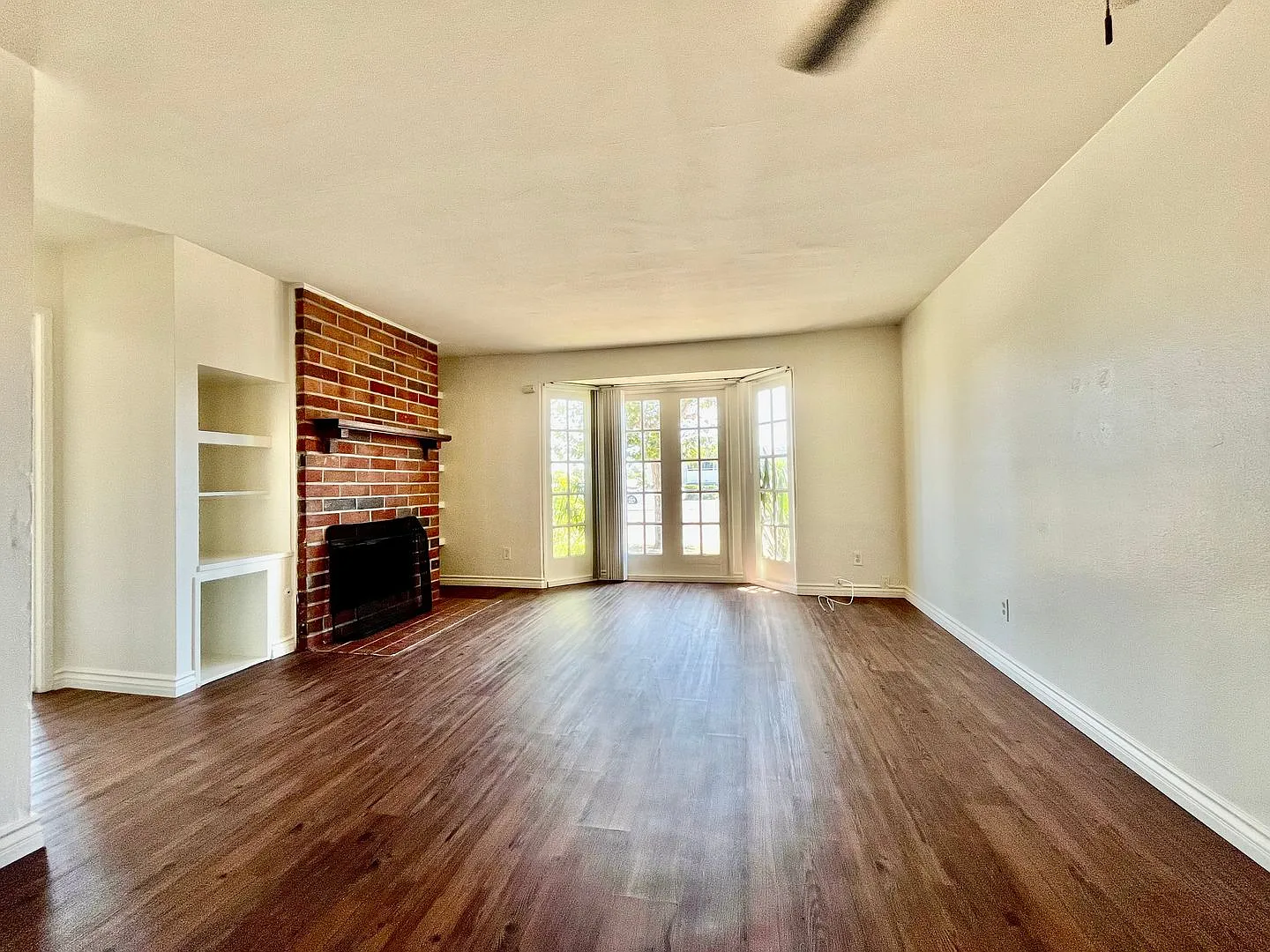 r4910 — Photo 3