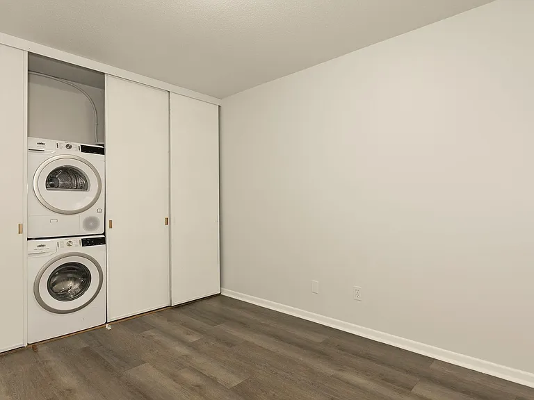 The Willis Apartments — Photo 34
