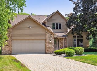 2950 Pilgrim Ln N, Plymouth, MN 55441