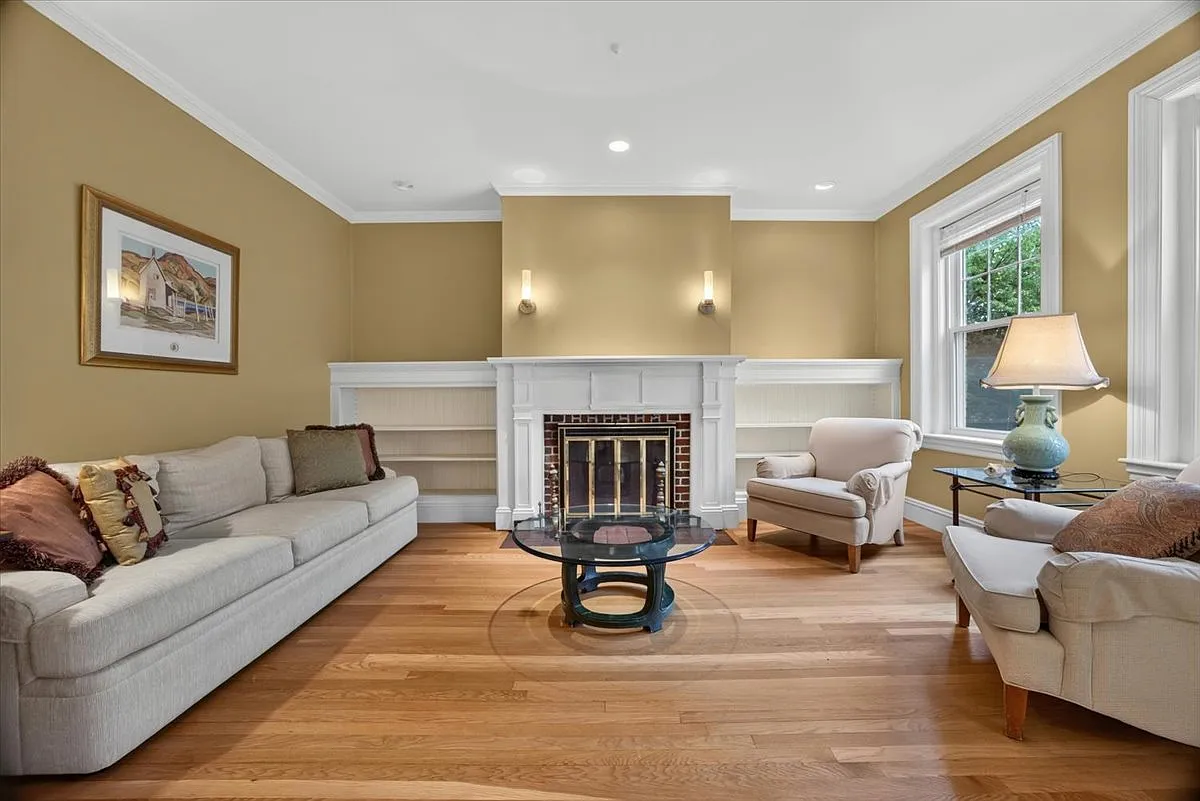 3 bed, 1970 sqft, $7,200 — Photo 4