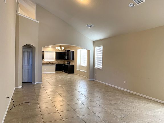 4th image of 2512 Merton Dr