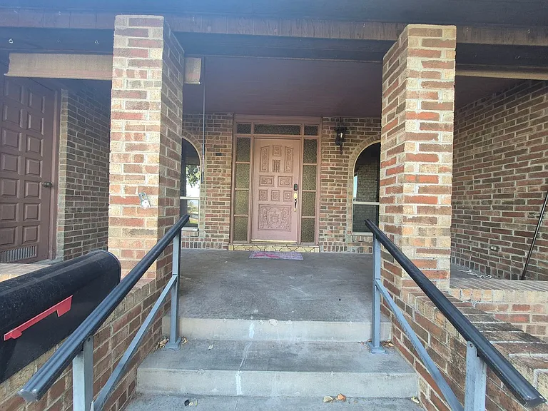 1435 Rockwood — Photo 4