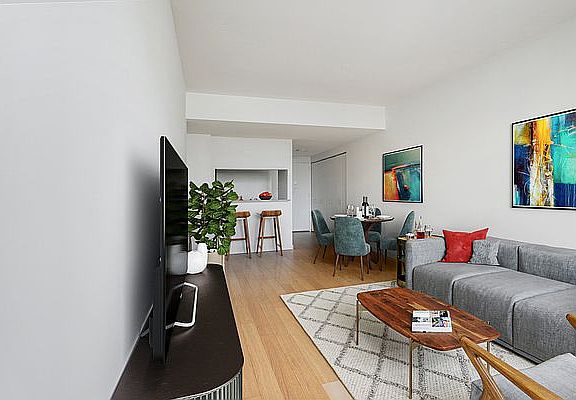 5th image of 1 Columbus Pl APT N17e