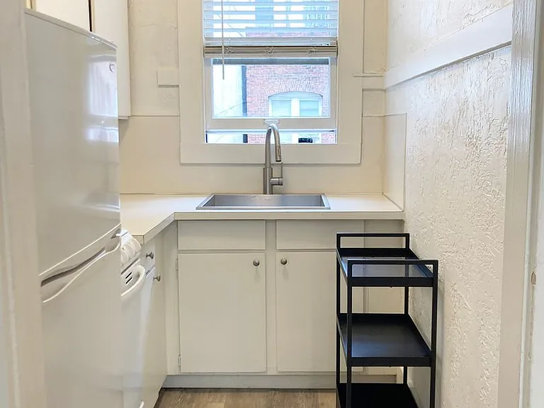Virginian Apartments — Photo 5