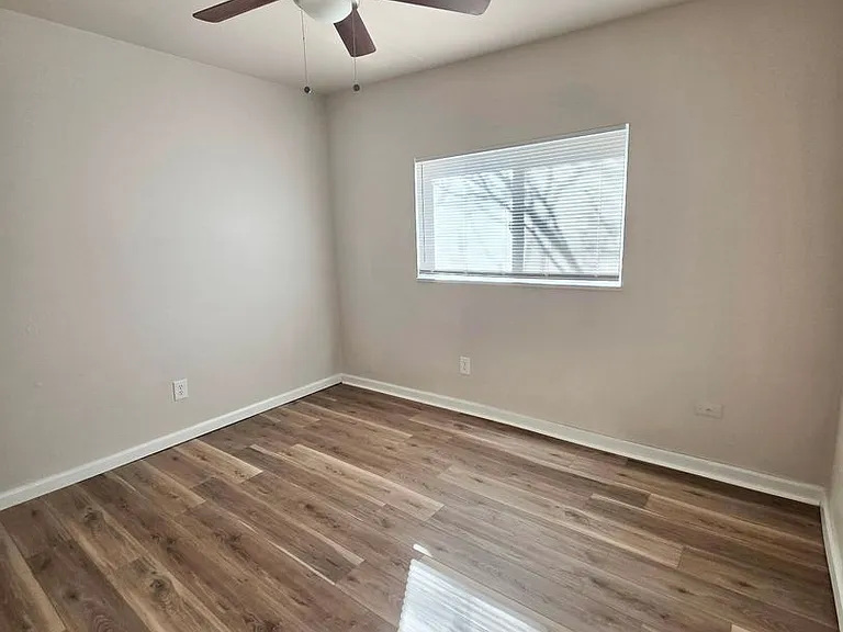 25 University Dr. — Photo 10