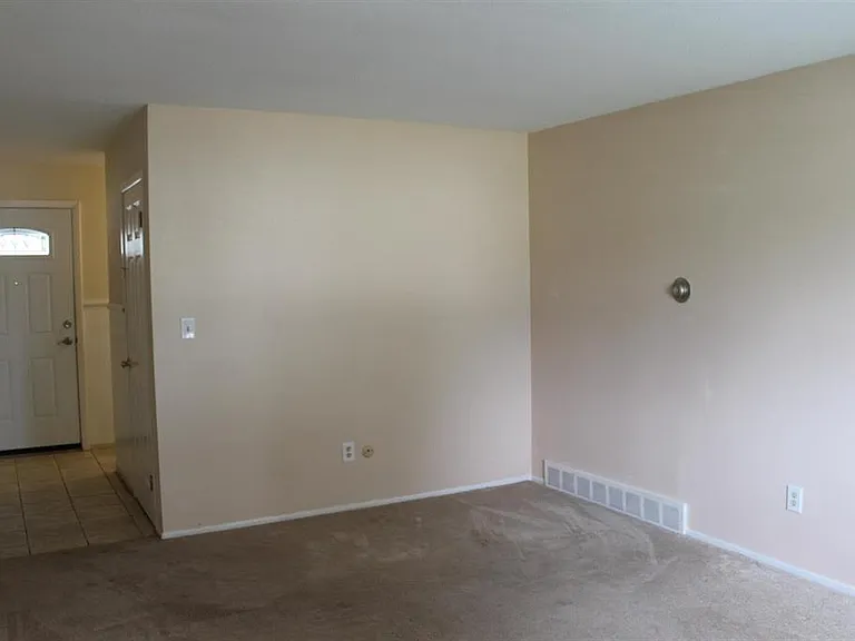 925 N Terrace Ln — Photo 3