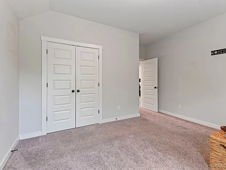 731 Hedgefield Way — Photo 32