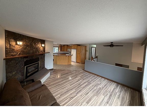 4th image of 241 Dehavilland AVENUE