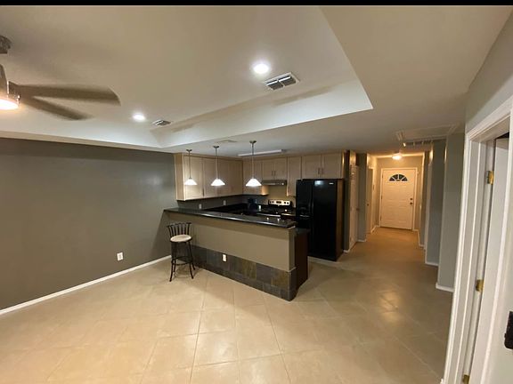 3rd image of 907 E Daffodil Ave #A