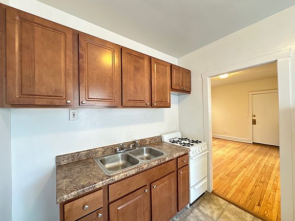 4th image of 2649.5 N Spaulding Ave #S2