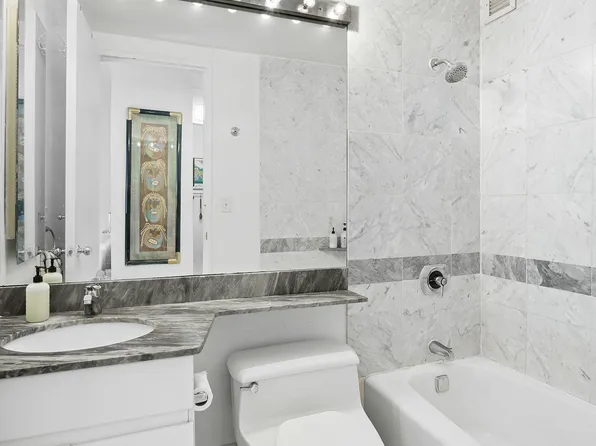 236 East 47th Street 8D image 6 of 7