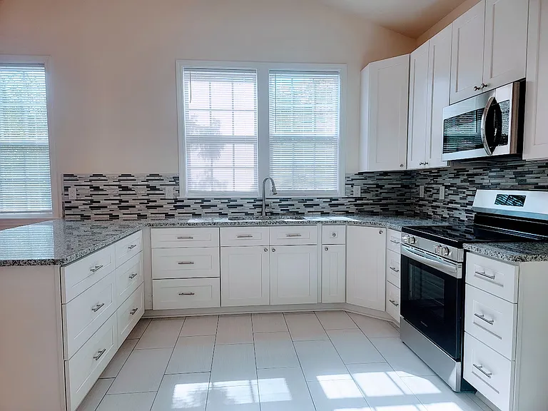 624 Grace Ave — Photo 6