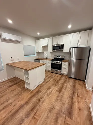 1509 N Hollywood Way Photo 1