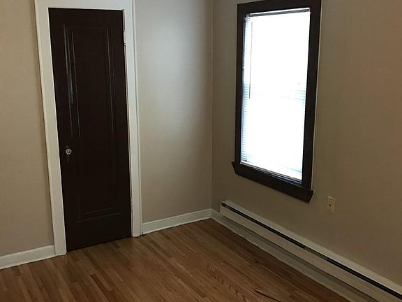 5th image of 560 Como Ave Unit 2