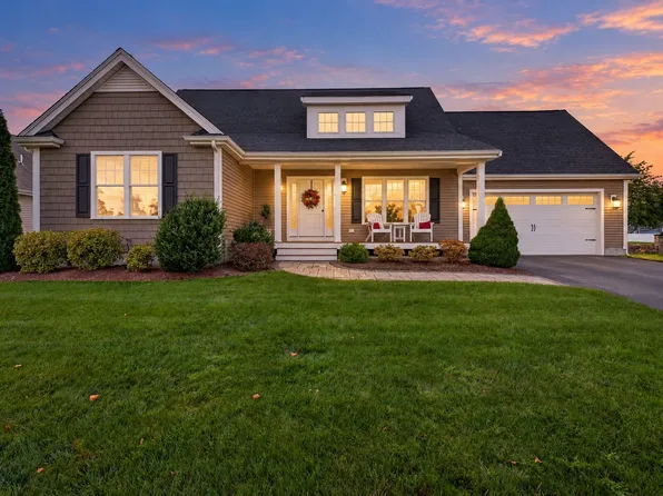 2 Hybrid Dr, Lakeville, MA 02347