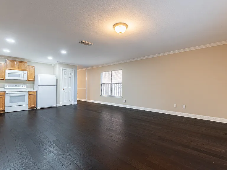 21514 Longwood — Photo 15