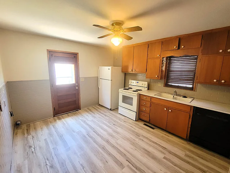 433 N Sheridan St — Photo 7