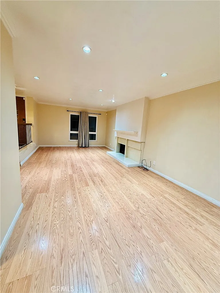 4 bed, 2075 sqft, $5,450 — Photo 4