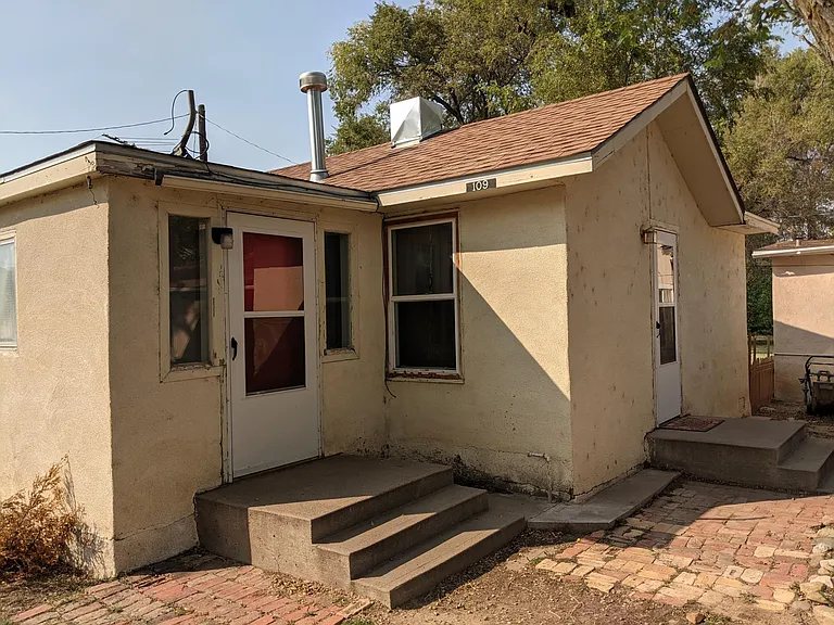 109 W Washington Ave — Photo 1