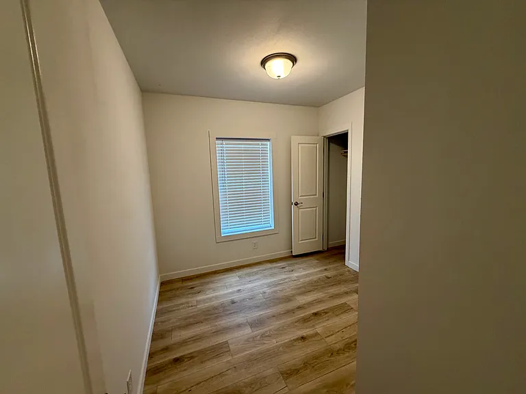 317 W 8th St #25 — Photo 33