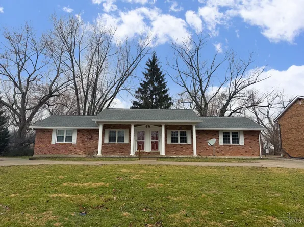 7634 Rosewood Dr, Blanchester, OH 45107